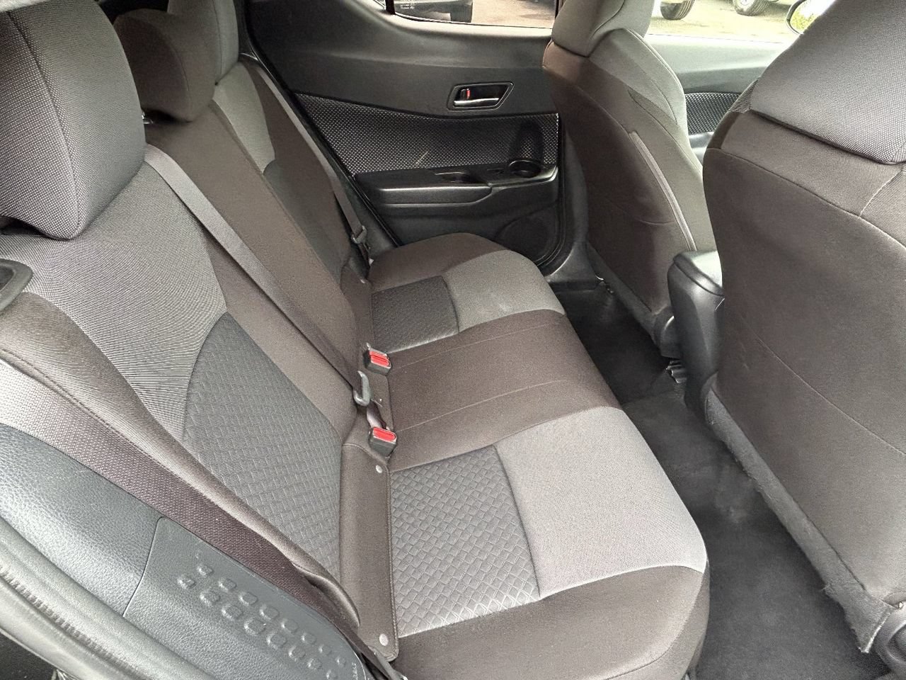 Used 2021 Toyota C-HR LE FWD image 11