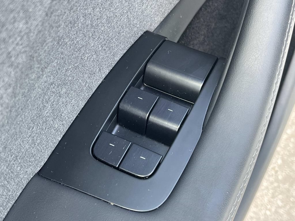 Used 2025 Tesla Model 3 Long Range RWD image 29
