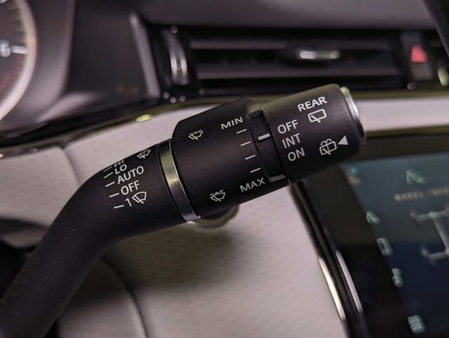 Used 2023 Land Rover Range Rover Evoque R-Dynamic S image 39