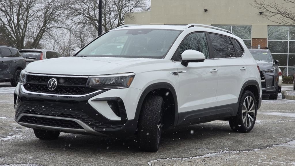 Used 2022 Volkswagen Taos SE w/ Panoramic Sunroof Package image 13