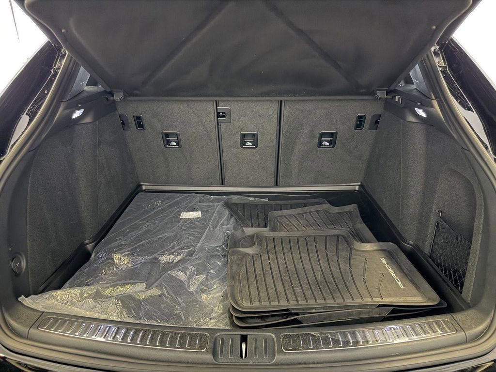 Used 2026 Porsche Macan AWD/4WD image 28