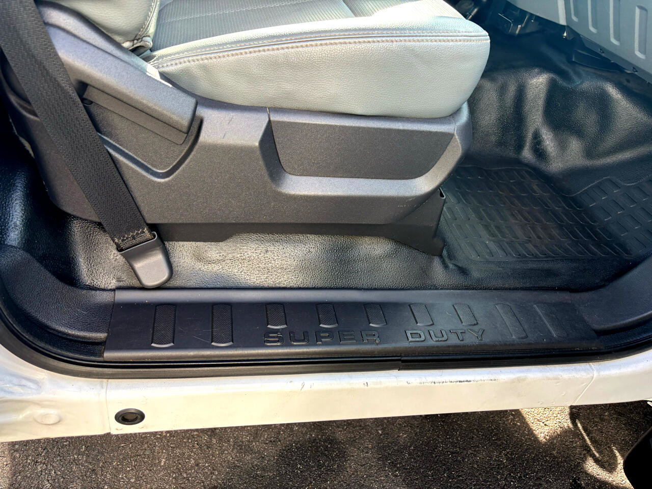 Used 2015 Ford F550 4x4 Regular Cab Super Duty image 36