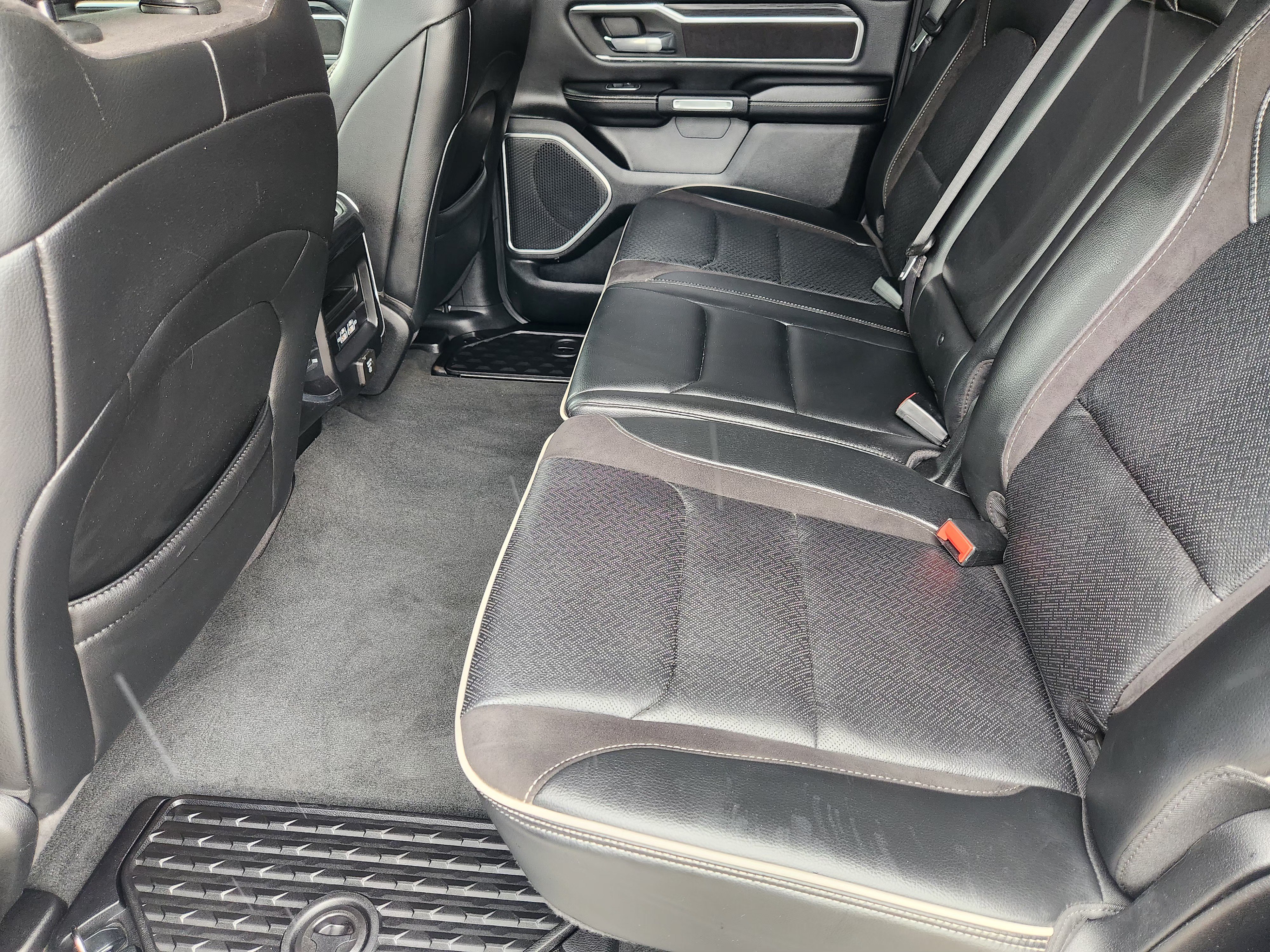 Used 2023 RAM 1500 Laramie AWD/4WD image 32