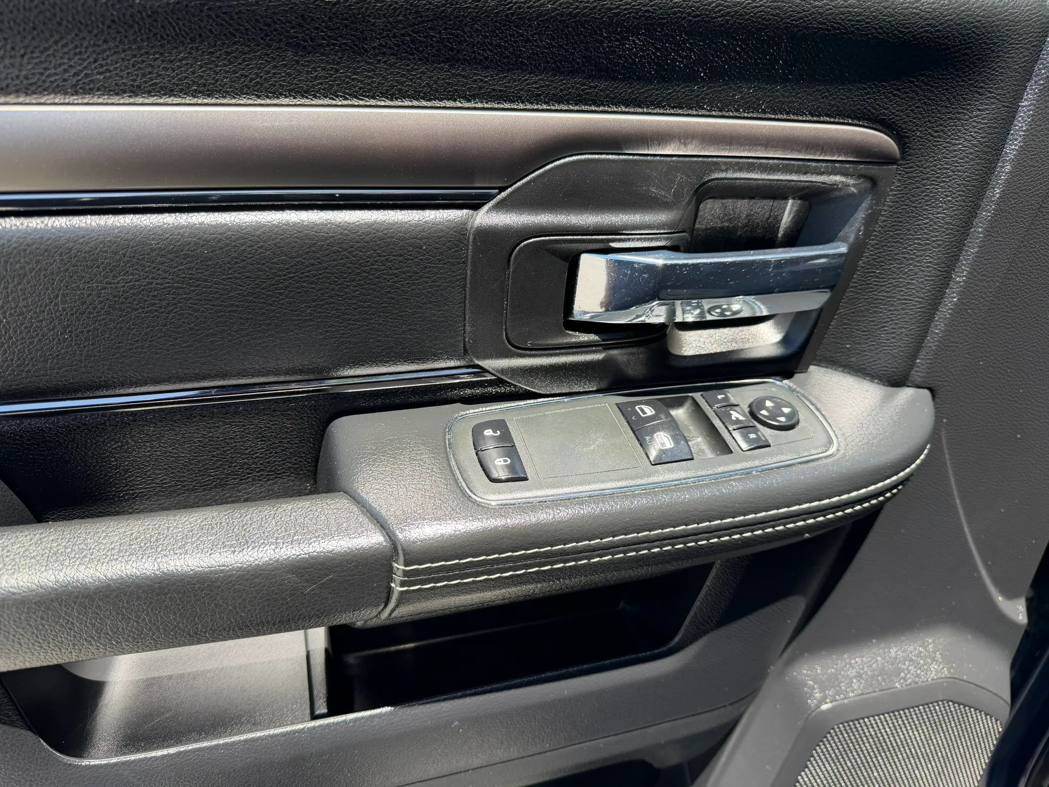 Used 2013 RAM 1500 R/T w/ Convenience Group RWD image 14
