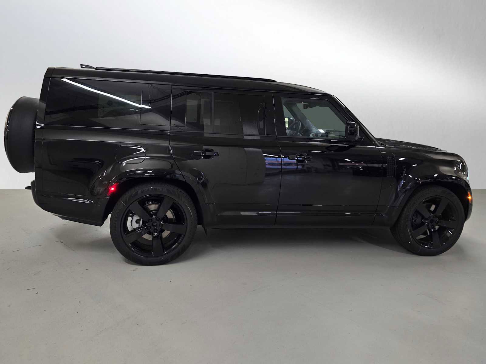 New 2026 Land Rover Defender 130 X-Dynamic SE image 6