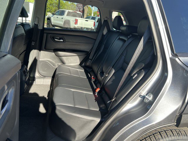 Used 2023 Nissan Rogue SV w/ SV Premium B Package image 25