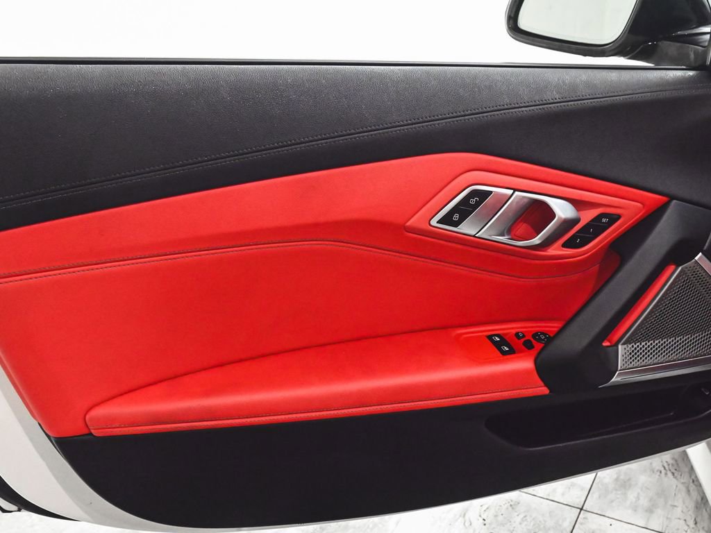 Used 2024 BMW Z4 sDrive30i w/ Shadowloine Package image 11