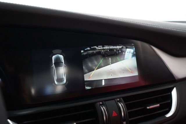 Used 2025 Alfa Romeo Giulia AWD image 27