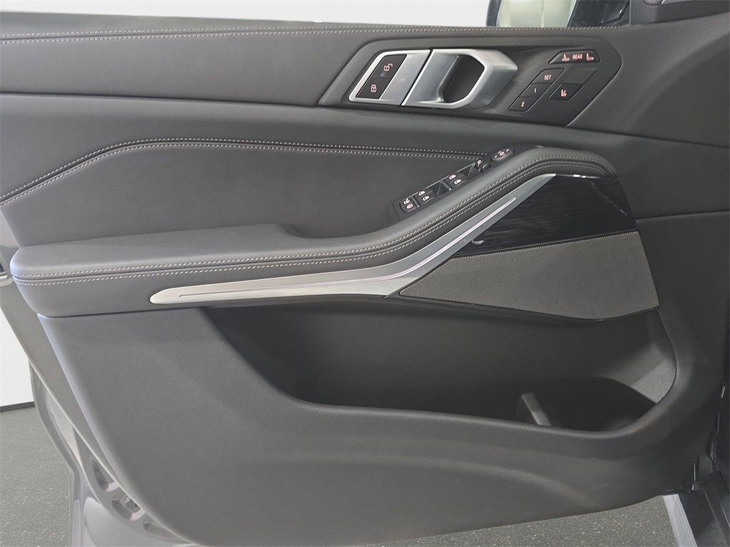Used 2026 BMW X7 xDrive40i w/ M Sport Package image 26
