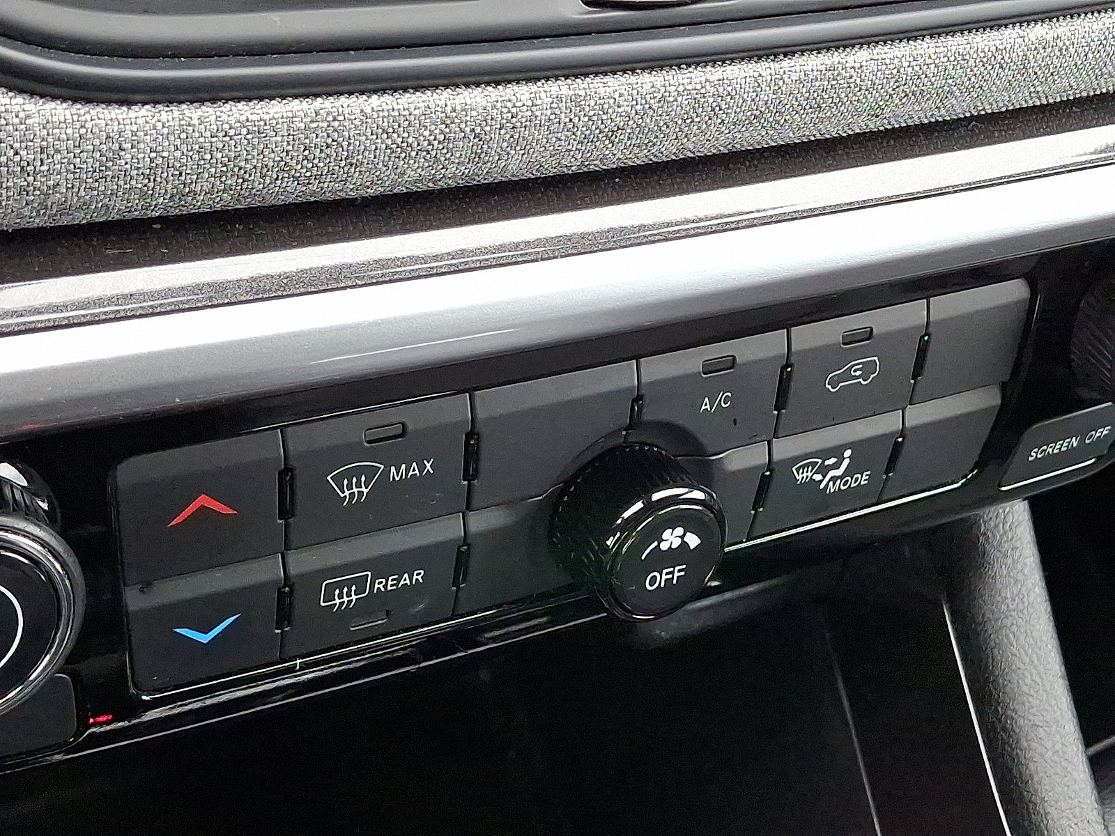 Used 2024 Jeep Compass Latitude image 15