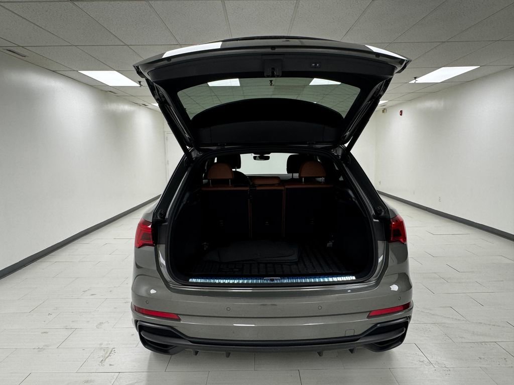 Used 2022 Audi Q3 2.0T Premium Plus w/ Premium Plus Package image 38