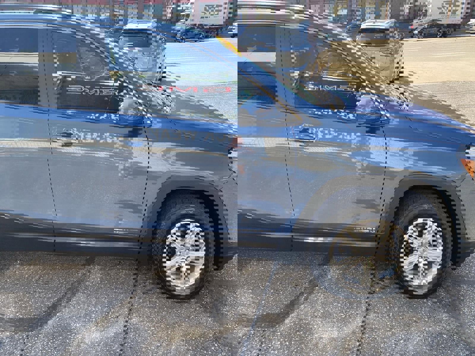 Used 2024 GMC Terrain SLE w/ Driver Convenience Package image 13