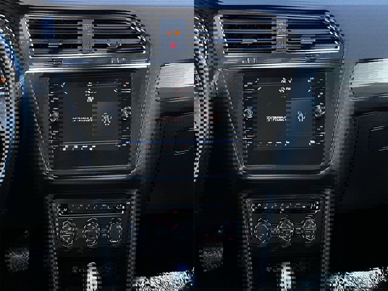 Used 2018 Volkswagen Tiguan SEL image 15