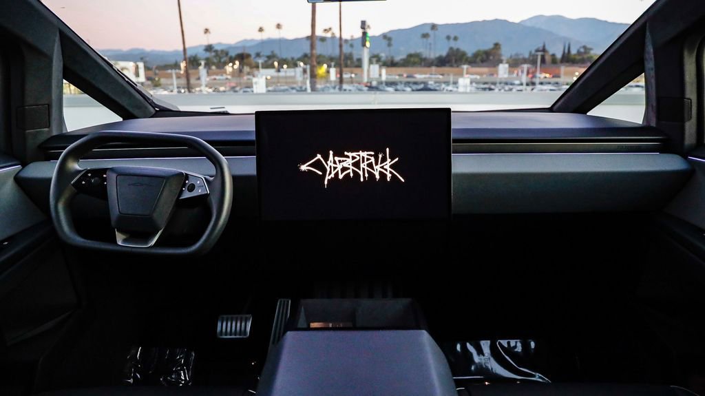 Used 2024 Tesla Cybertruck AWD Crew Cab image 15