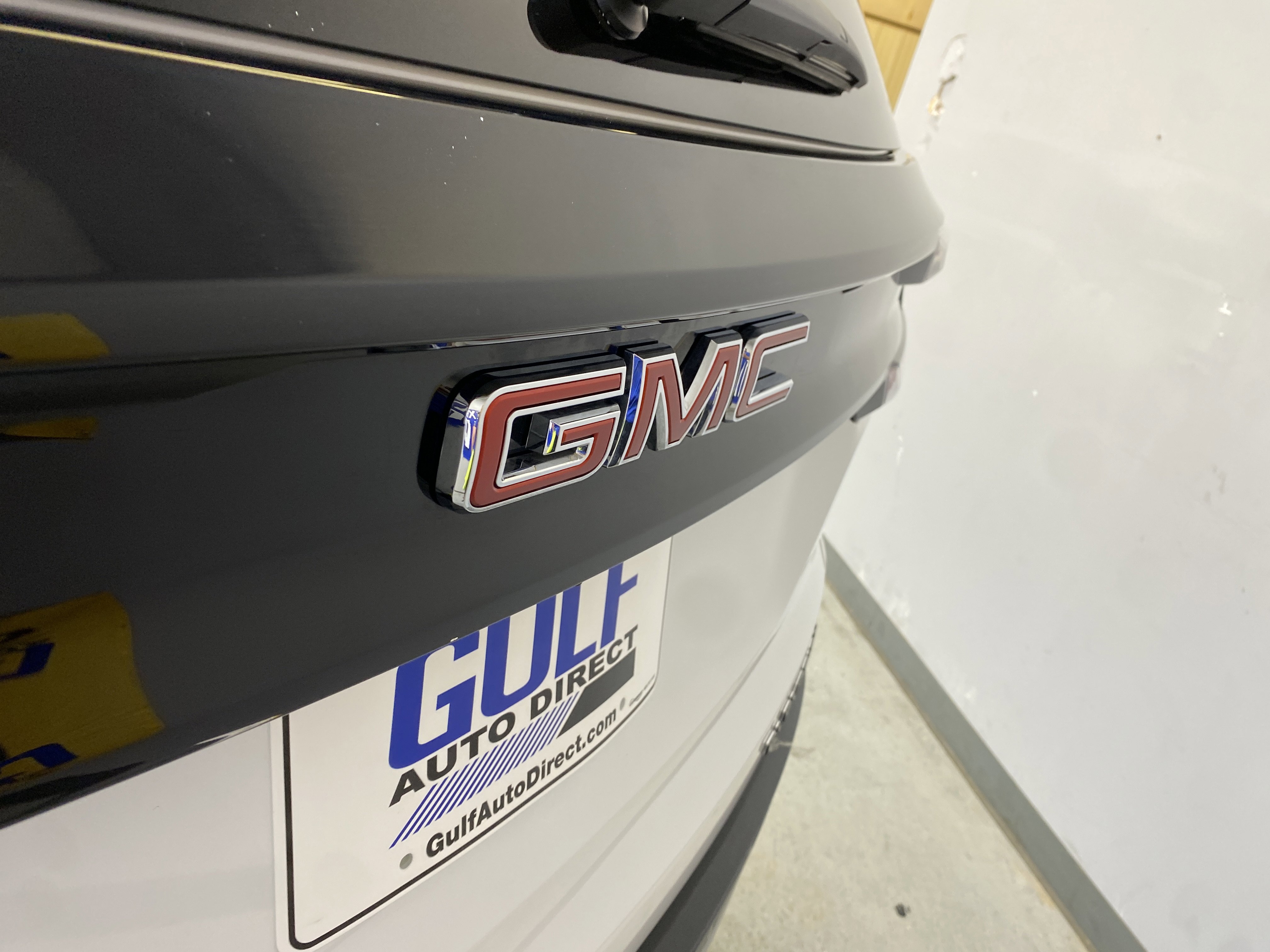 Used 2025 GMC Acadia Elevation image 17