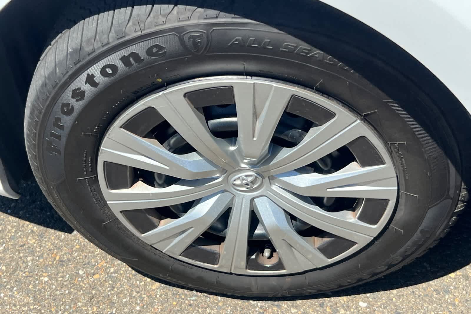 Used 2022 Toyota Camry LE FWD image 10