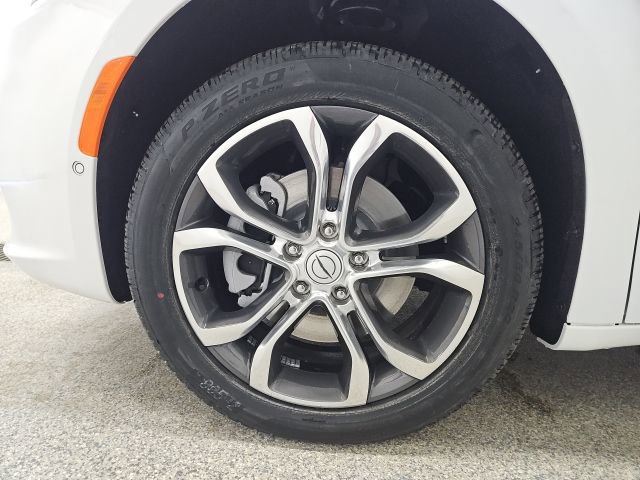 New 2026 Chrysler Pacifica Pinnacle w/ Trailer Tow Group AWD/4WD image 9