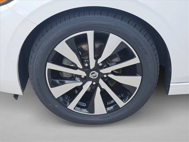 Used 2023 Nissan Sentra SV w/ SV Premium Package FWD image 22