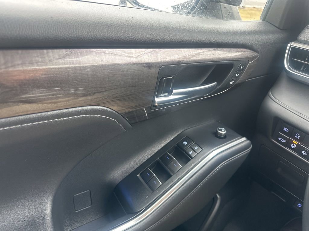 Used 2021 Toyota Highlander Platinum image 20