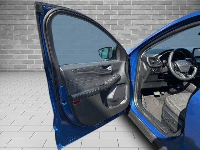 Certified 2023 Ford Escape Active AWD/4WD image 17