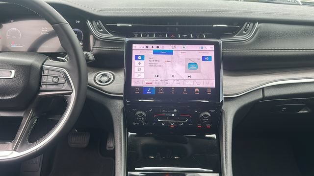 Used 2024 Jeep Grand Cherokee Limited RWD image 23