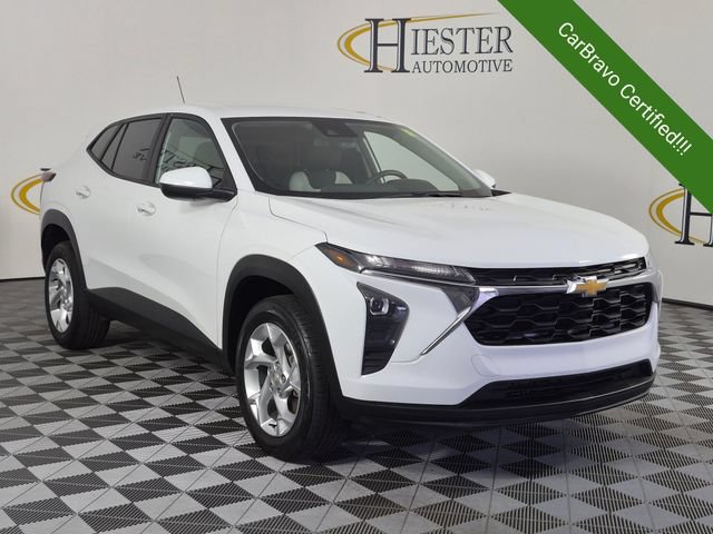 Used 2024 Chevrolet Trax LS w/ LS Convenience Package FWD image 2