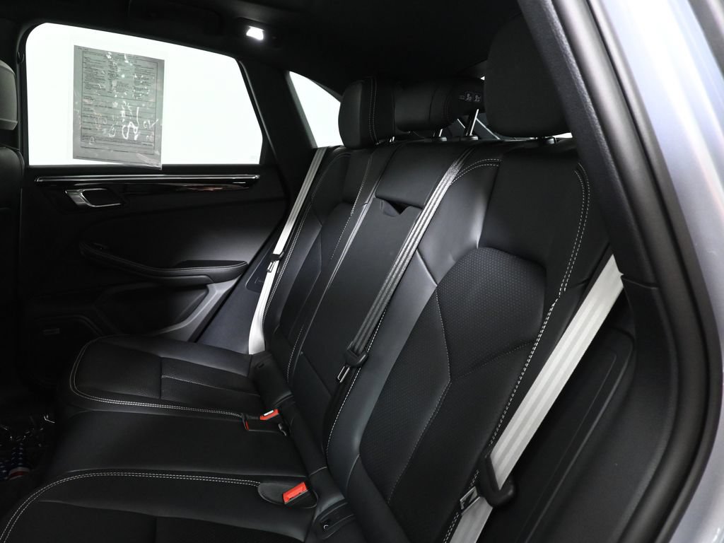 Used 2025 Porsche Macan Turbo AWD/4WD image 38