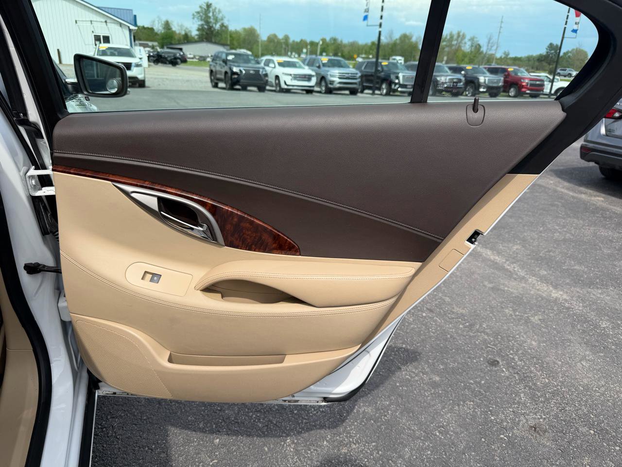 Used 2012 Buick LaCrosse Leather FWD image 17