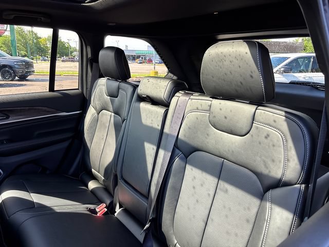 New 2026 Jeep Grand Cherokee Limited AWD/4WD image 8