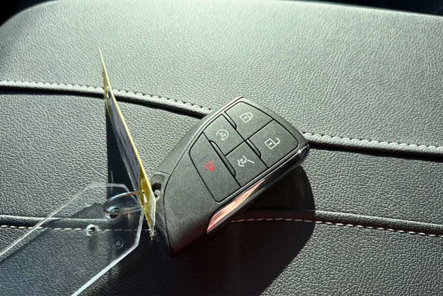 Used 2025 Chevrolet Traverse LT w/ Driver Confidence Package image 25