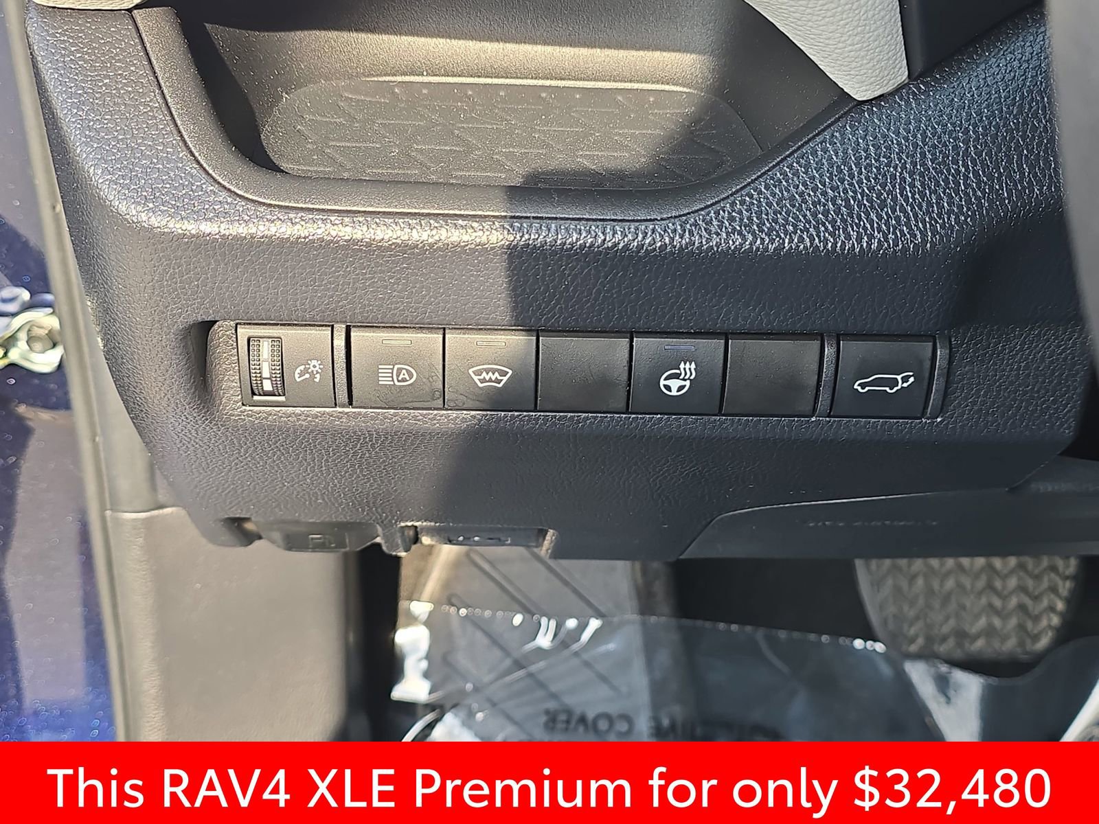 Used 2023 Toyota RAV4 XLE Premium image 33