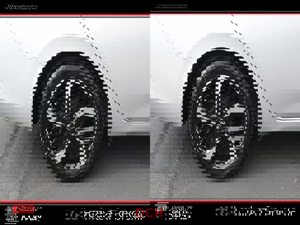 Used 2024 Nissan Versa SR image 24