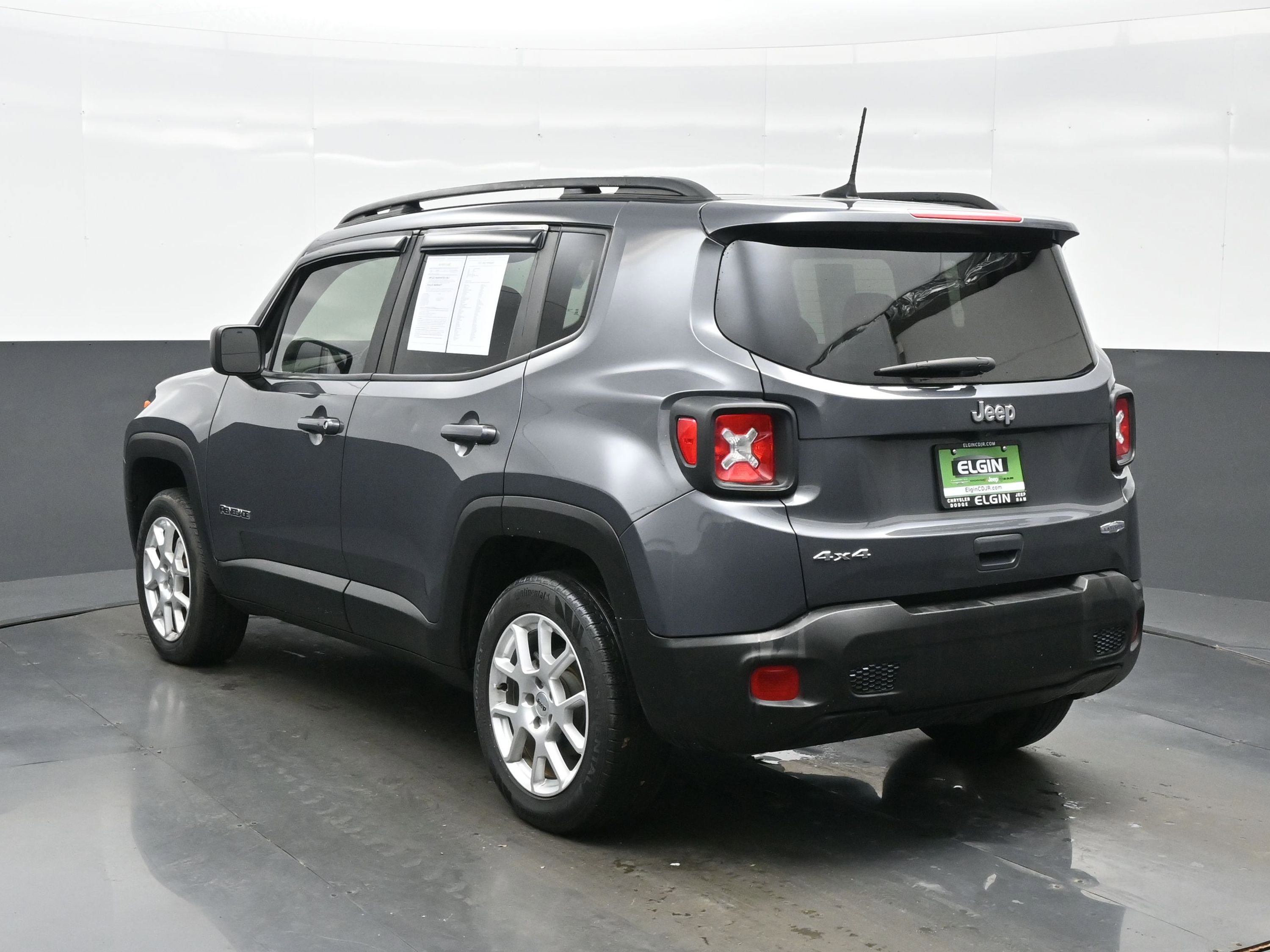 Used 2022 Jeep Renegade Latitude AWD/4WD image 4