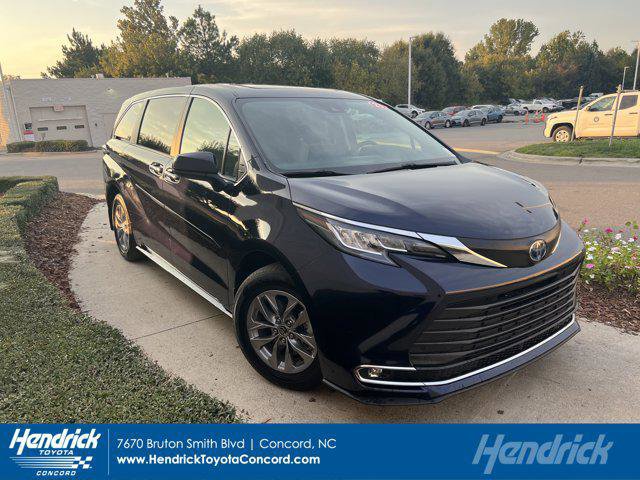 Certified 2023 Toyota Sienna XLE image 1