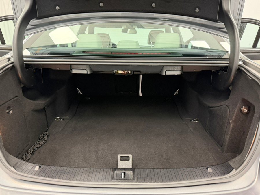 Used 2016 Mercedes-Benz E 350 4MATIC Sedan w/ Premium Package image 21