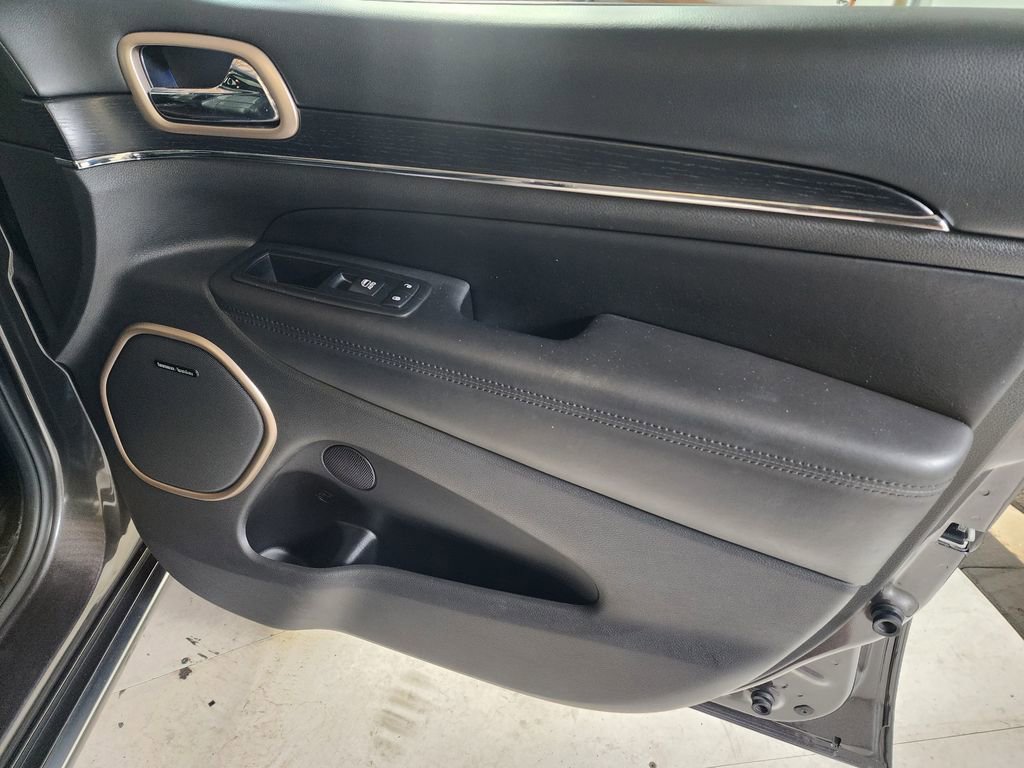 Used 2015 Jeep Grand Cherokee Summit w/ Platinum Series Group image 18