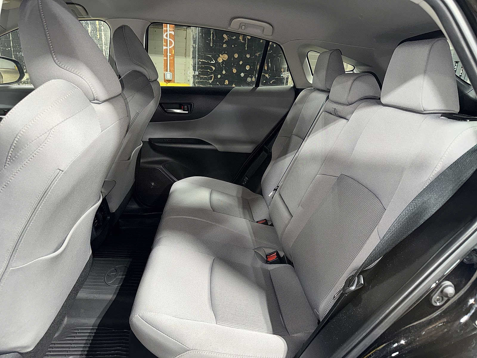 Used 2021 Toyota Venza LE AWD/4WD image 17