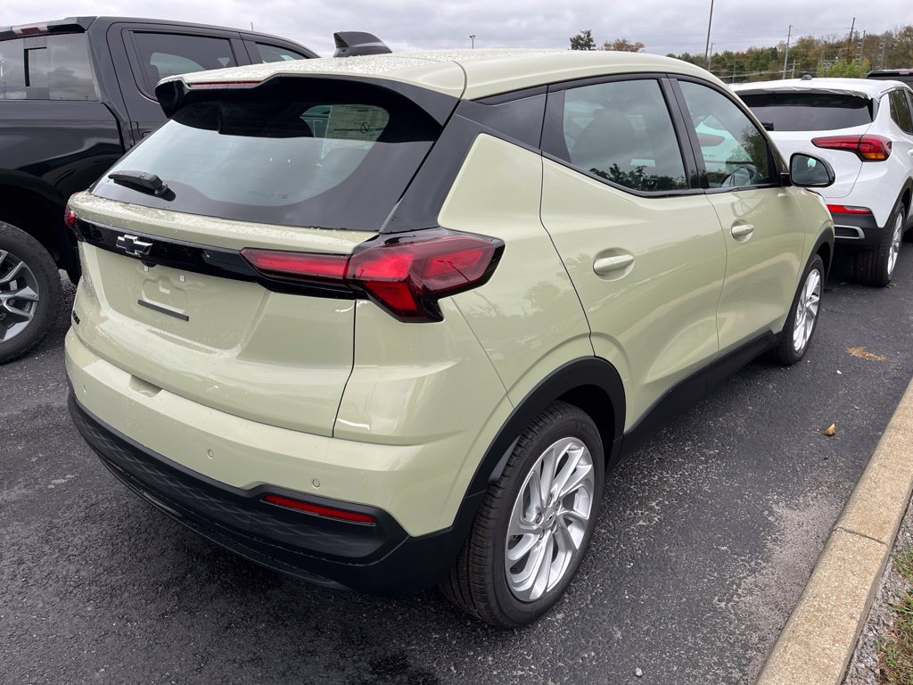 New 2027 Chevrolet Bolt LT w/ Comfort Package FWD image 3