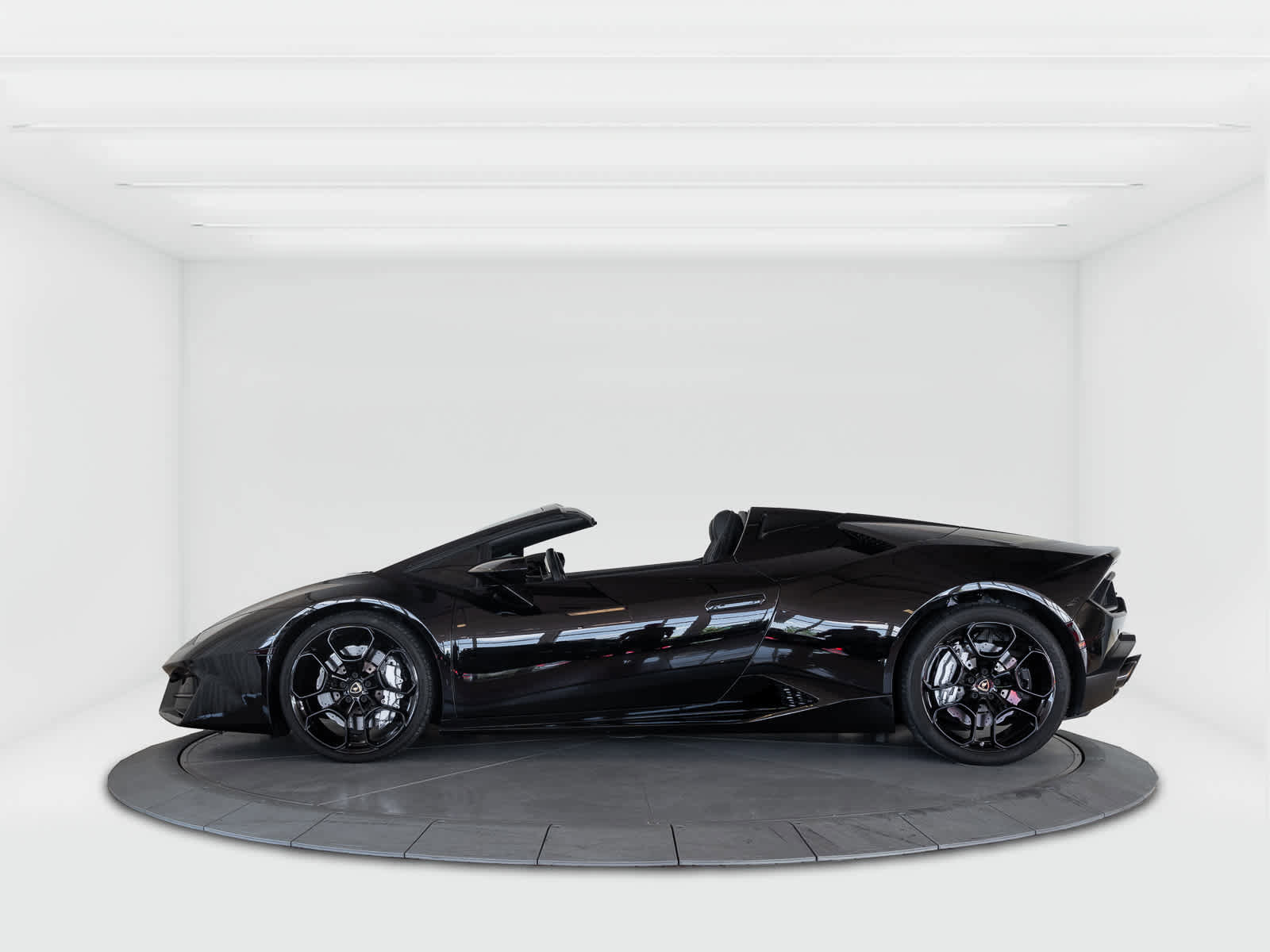 Used 2017 Lamborghini Huracan LP 580-2 RWD image 2