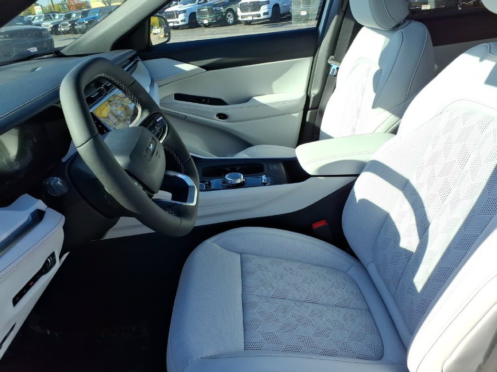 New 2026 Jeep Cherokee Overland w/ Advanced Pro Tech Group AWD/4WD image 8