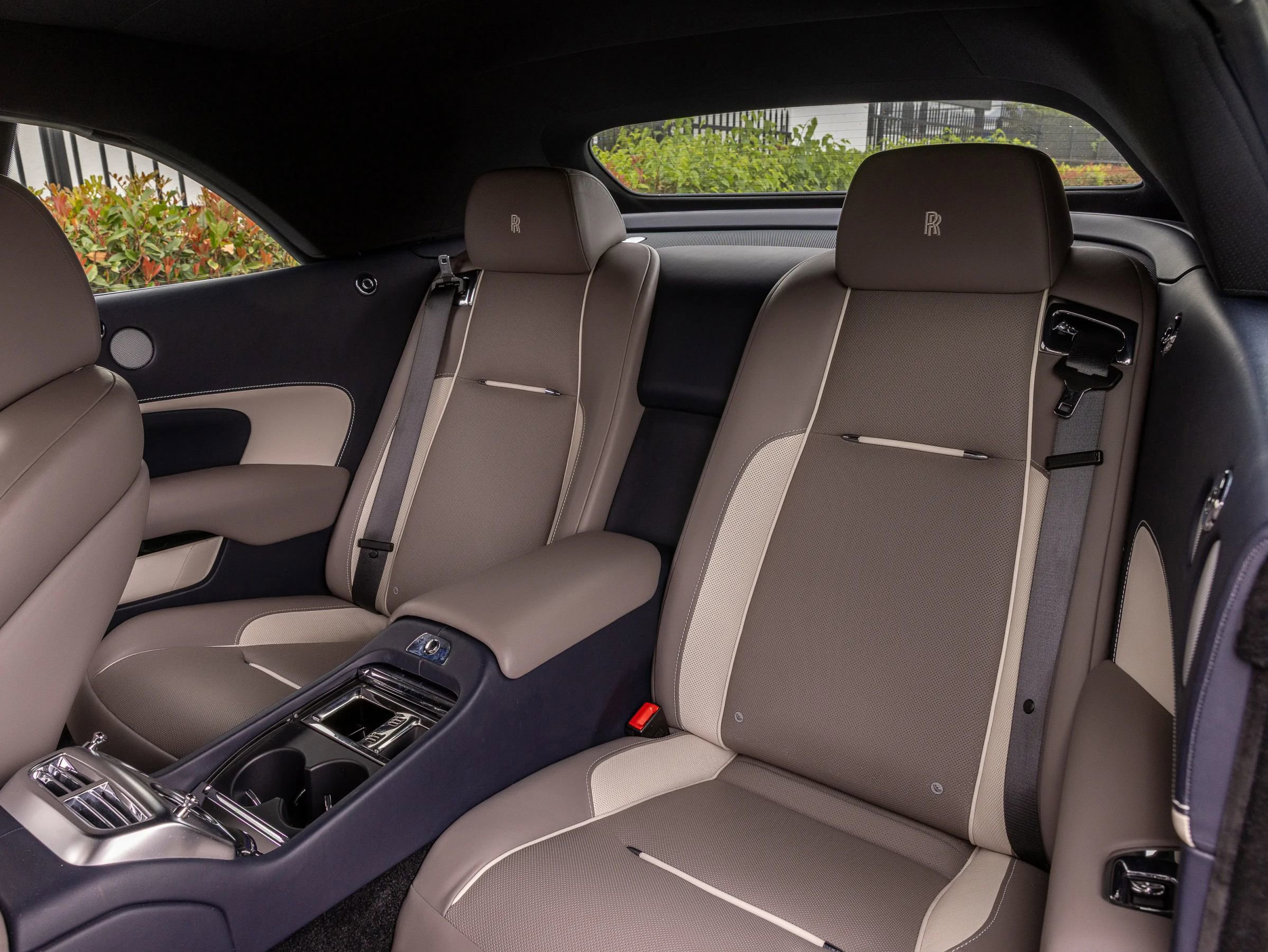 Used 2020 Rolls-Royce Dawn image 31