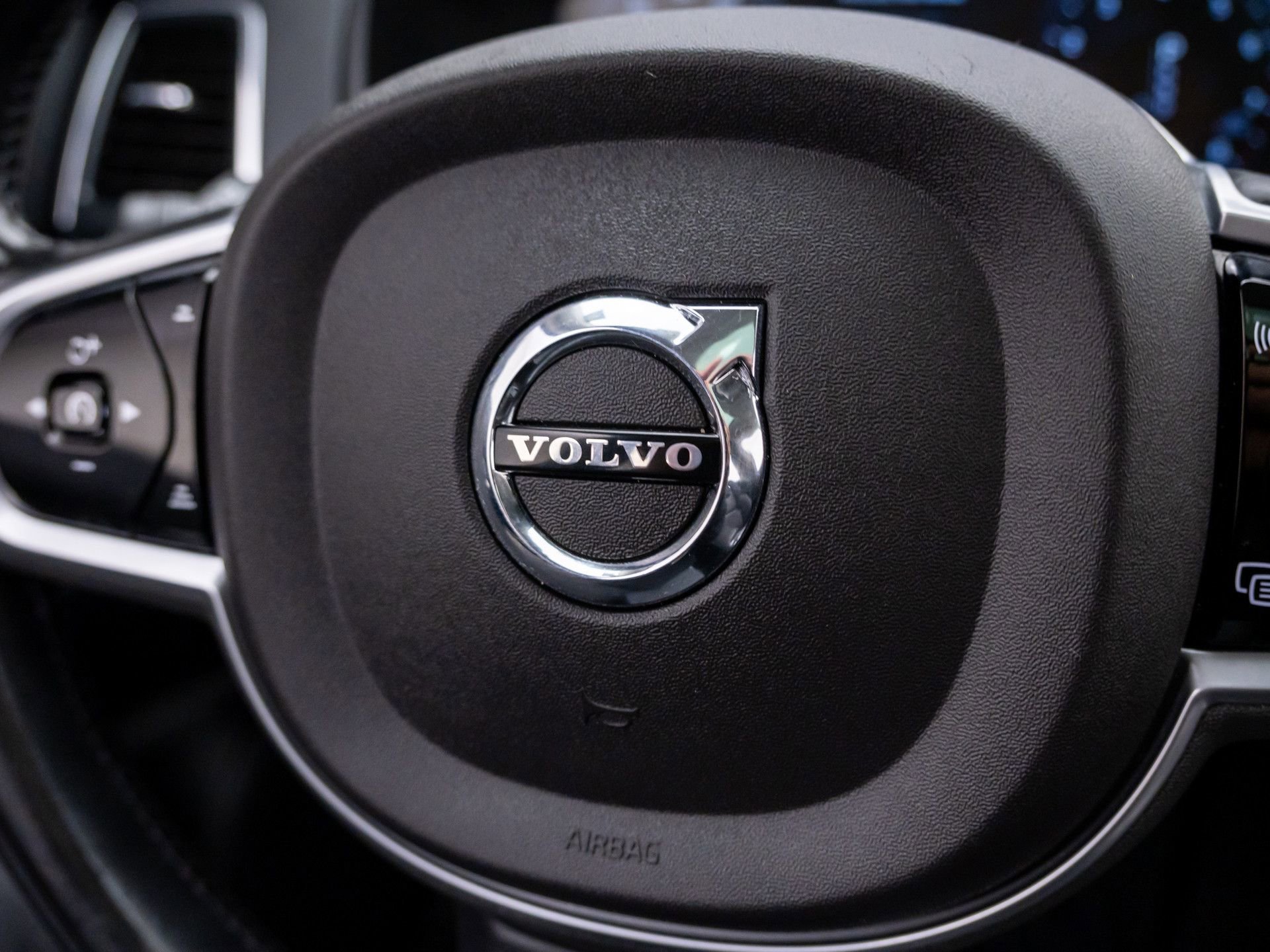 Used 2020 Volvo XC90 T5 Momentum image 24