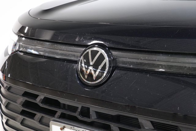 Used 2026 Volkswagen Tiguan SE AWD/4WD image 12