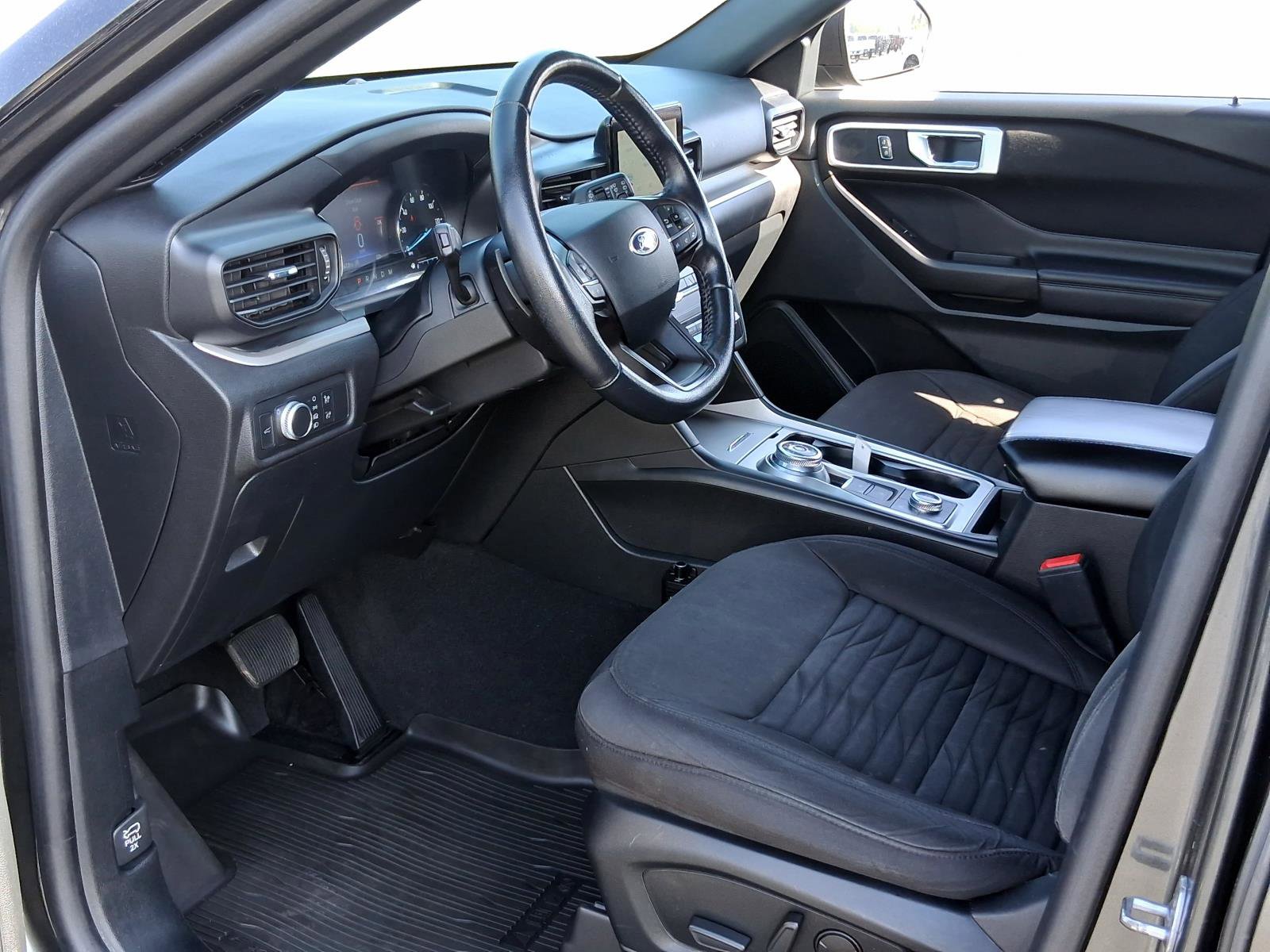 Used 2020 Ford Explorer XLT w/ Class III Trailer Tow Package AWD/4WD image 12