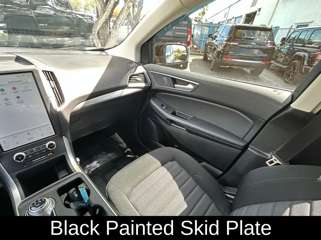 Used 2024 Ford Edge SE w/ Black Appearance Package image 11
