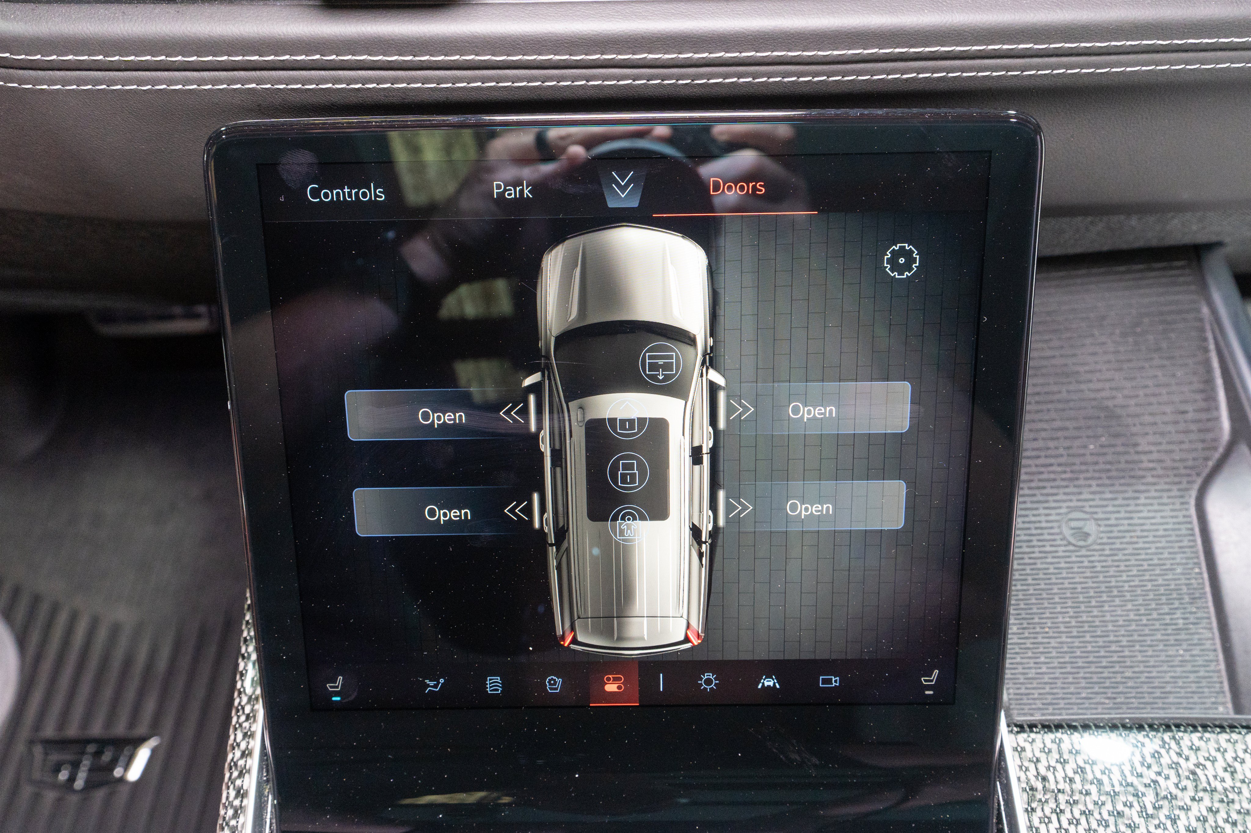 Used 2025 Cadillac Escalade V w/ LPO, Floor Liner Package AWD/4WD image 25
