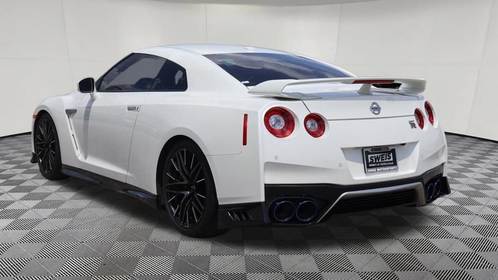 Used 2021 Nissan GT-R Premium AWD/4WD image 9