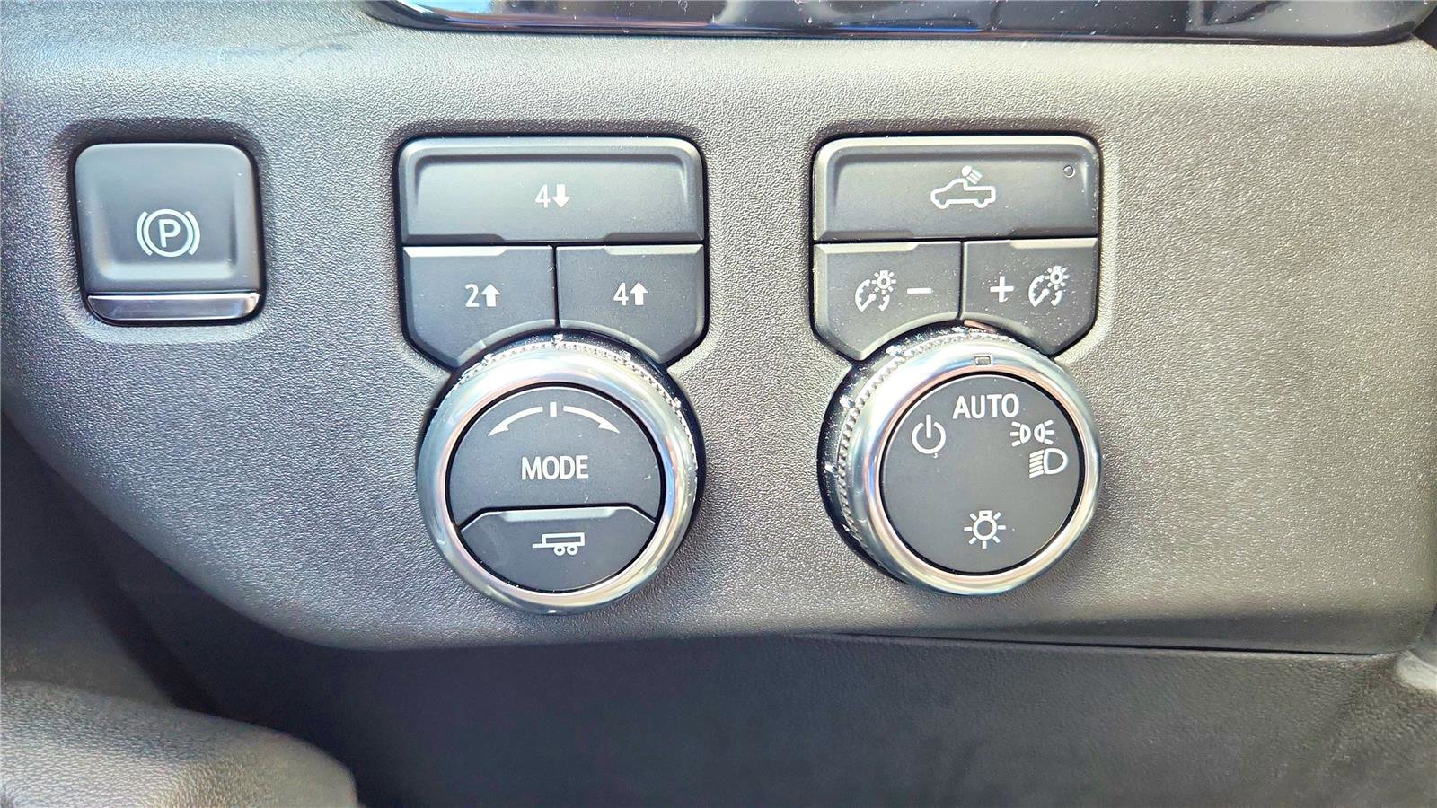 Used 2025 GMC Sierra 2500 SLE image 30