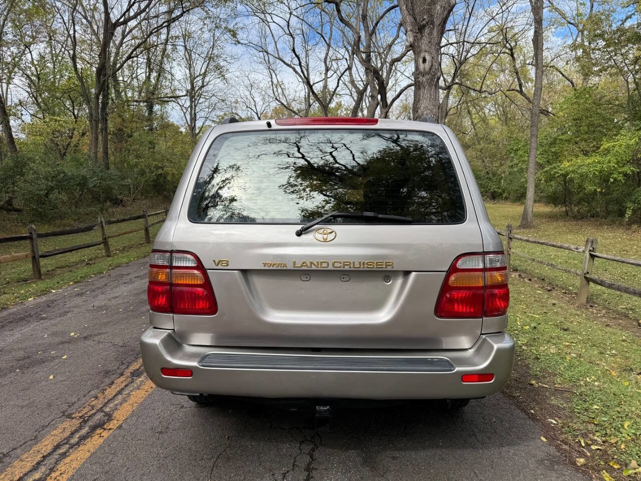 Used 2000 Toyota Land Cruiser Base AWD 4dr SUV image 4