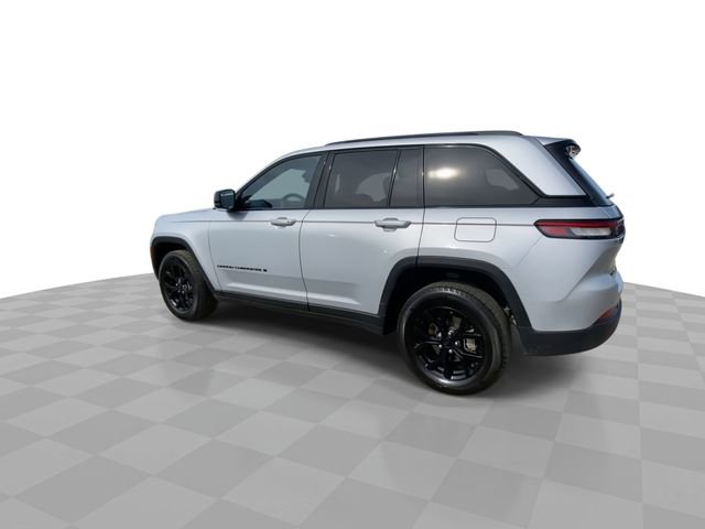 Used 2025 Jeep Grand Cherokee Altitude AWD/4WD image 8